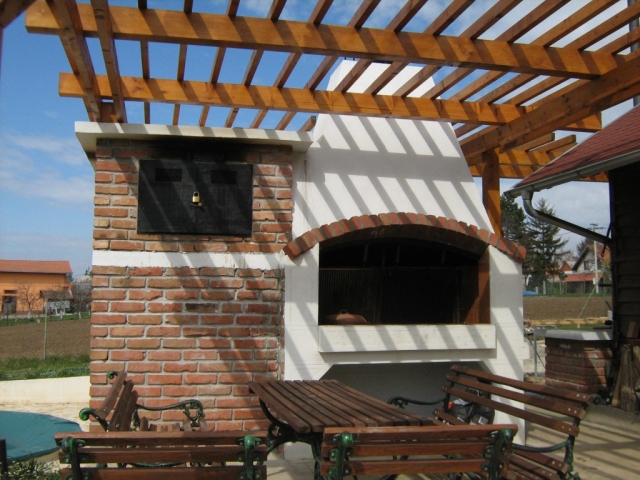 Roštilj, Pizza-Peć i Sušara Guliver
