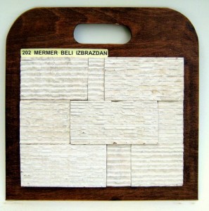 Izbrazdan Beli Mermer